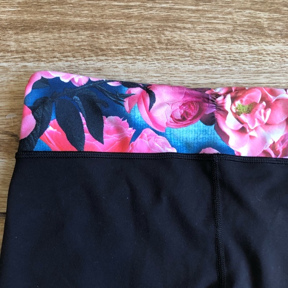 Lululemon Gather And Crow Crop Secret Garden Sz 6 - Picture 6 of 8